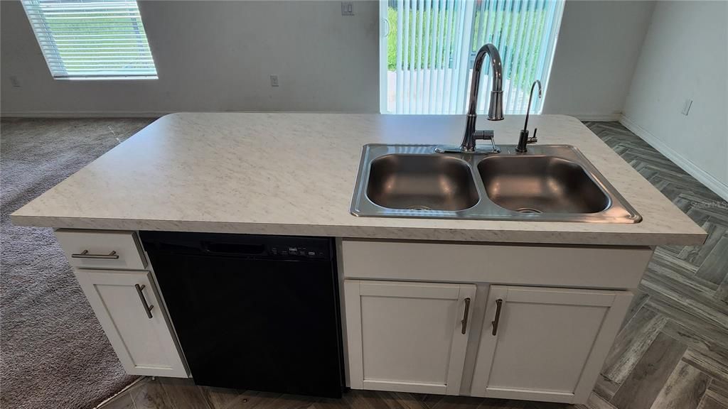 待售: $275,000 (3 贝兹, 2 浴室, 1425 平方英尺)