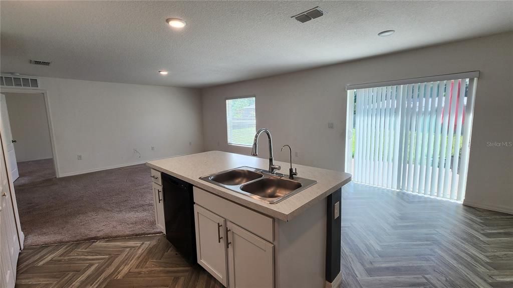 待售: $275,000 (3 贝兹, 2 浴室, 1425 平方英尺)