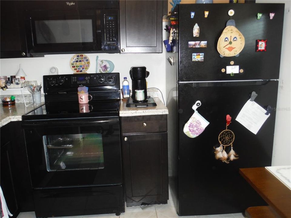 合同活跃: $135,000 (2 贝兹, 1 浴室, 990 平方英尺)