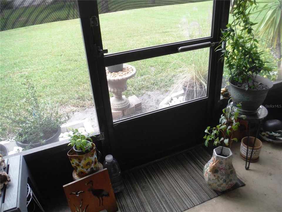 合同活跃: $135,000 (2 贝兹, 1 浴室, 990 平方英尺)