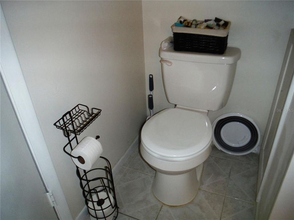 合同活跃: $135,000 (2 贝兹, 1 浴室, 990 平方英尺)