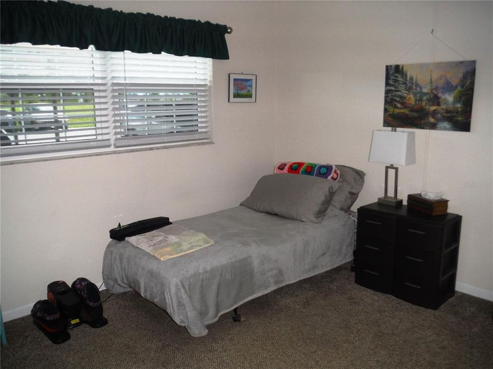 合同活跃: $135,000 (2 贝兹, 1 浴室, 990 平方英尺)