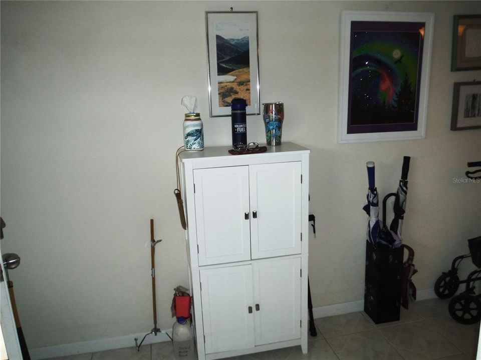 合同活跃: $135,000 (2 贝兹, 1 浴室, 990 平方英尺)