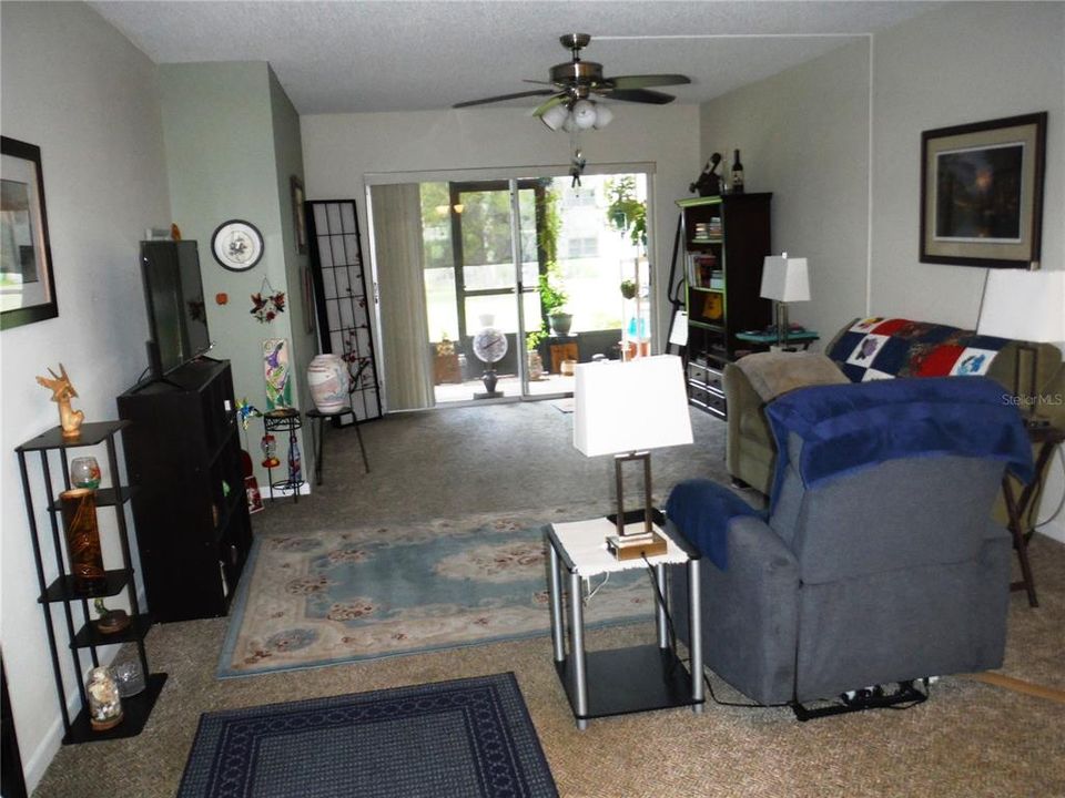 合同活跃: $135,000 (2 贝兹, 1 浴室, 990 平方英尺)