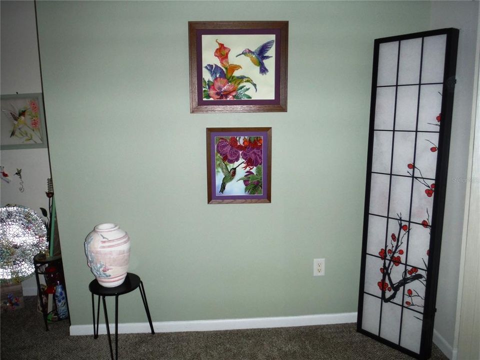 合同活跃: $135,000 (2 贝兹, 1 浴室, 990 平方英尺)