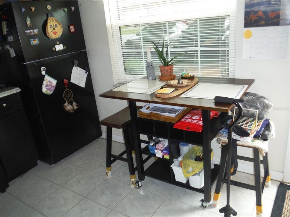 合同活跃: $135,000 (2 贝兹, 1 浴室, 990 平方英尺)