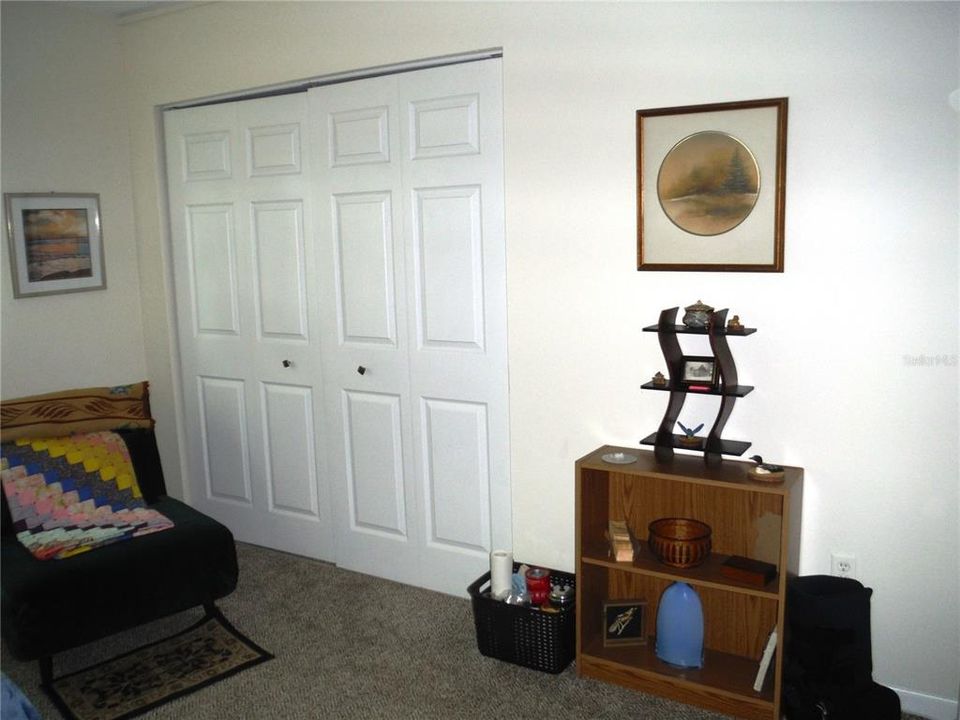 合同活跃: $135,000 (2 贝兹, 1 浴室, 990 平方英尺)