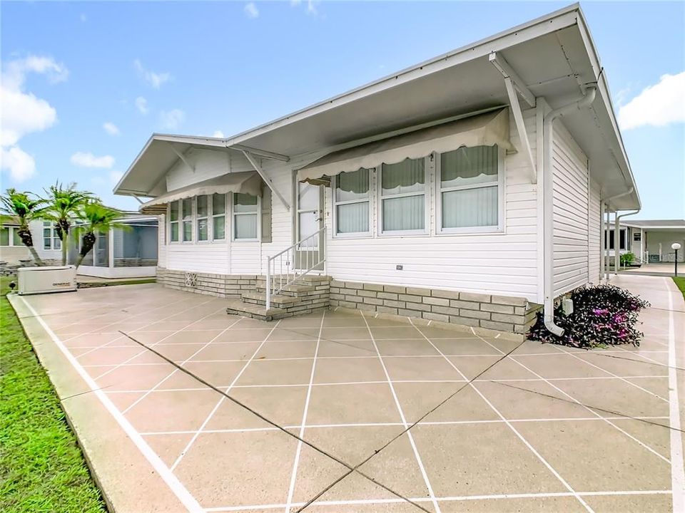 Active With Contract: $245,000 (2 beds, 2 baths, 1104 Square Feet)