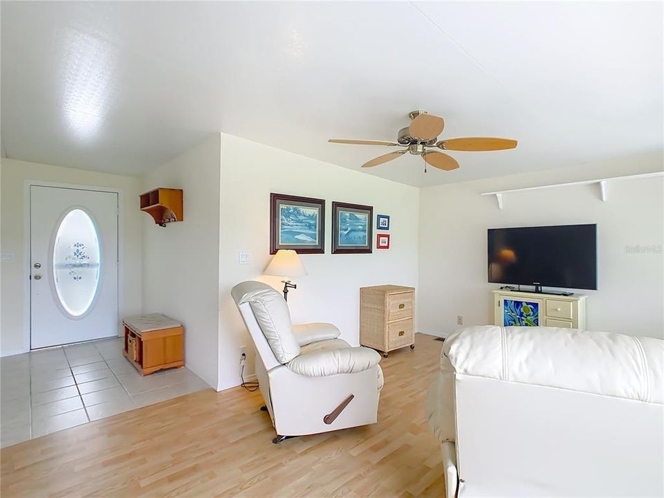 Active With Contract: $245,000 (2 beds, 2 baths, 1104 Square Feet)