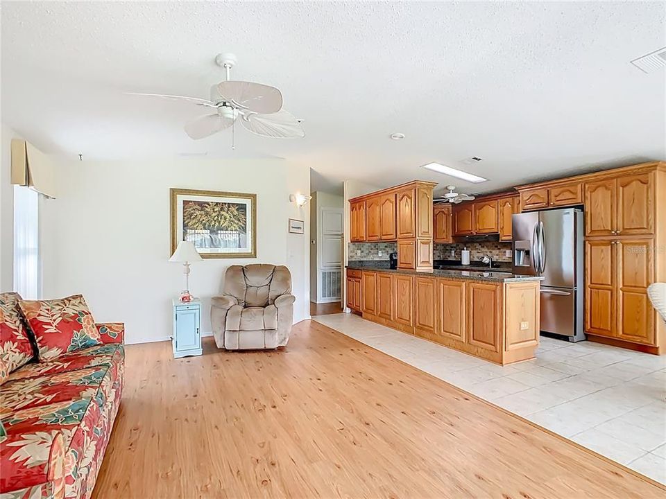 Active With Contract: $245,000 (2 beds, 2 baths, 1104 Square Feet)