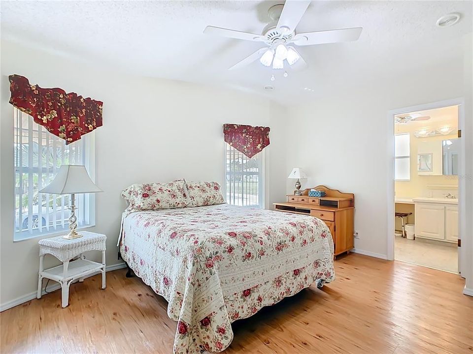 Active With Contract: $245,000 (2 beds, 2 baths, 1104 Square Feet)