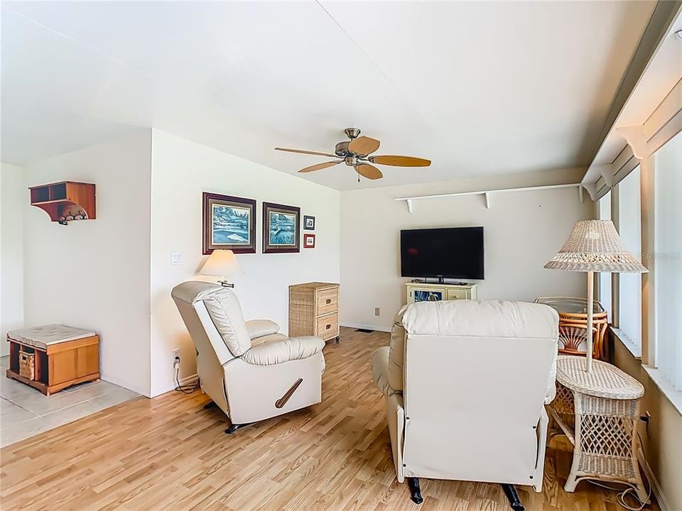 Active With Contract: $245,000 (2 beds, 2 baths, 1104 Square Feet)