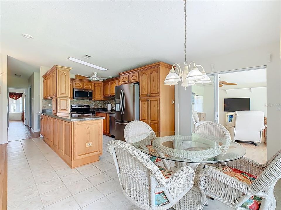 Active With Contract: $245,000 (2 beds, 2 baths, 1104 Square Feet)