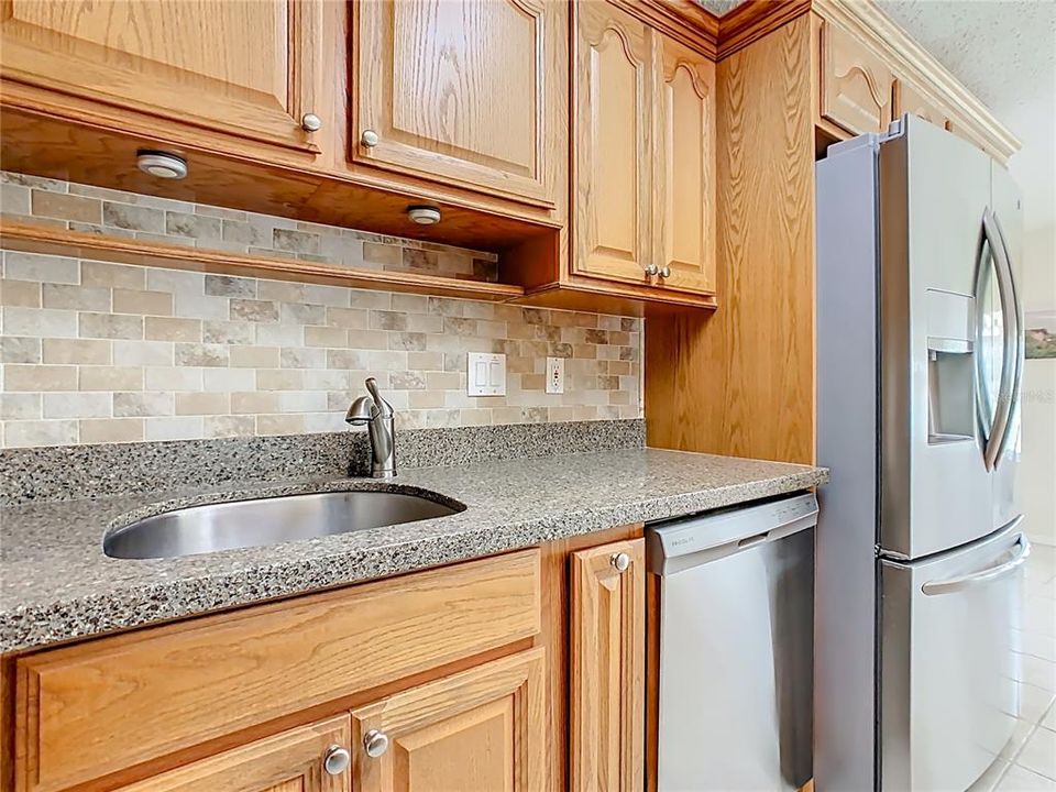 Active With Contract: $245,000 (2 beds, 2 baths, 1104 Square Feet)