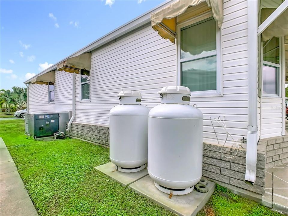 Active With Contract: $245,000 (2 beds, 2 baths, 1104 Square Feet)