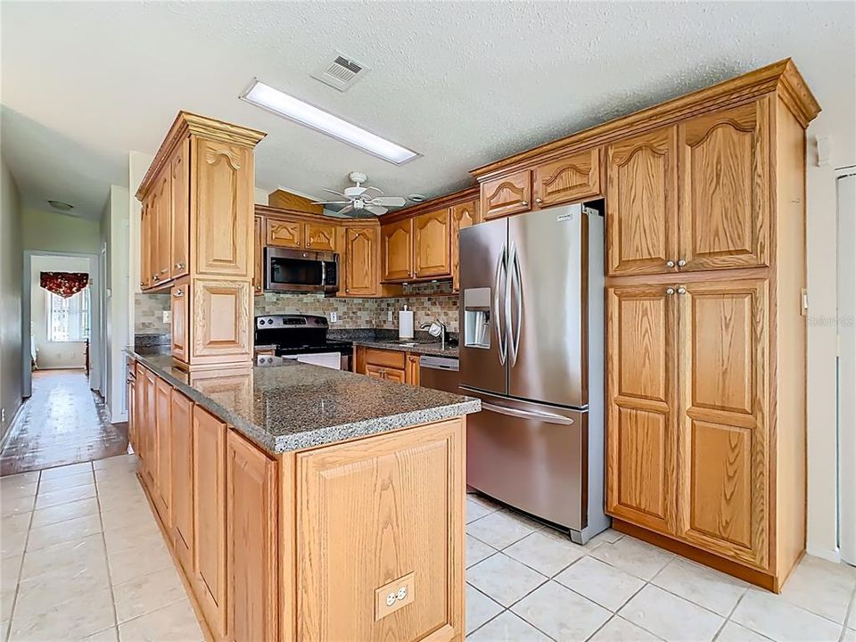 Active With Contract: $245,000 (2 beds, 2 baths, 1104 Square Feet)