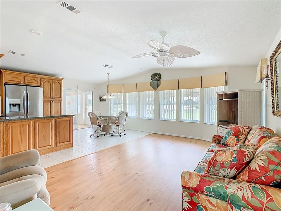 Active With Contract: $245,000 (2 beds, 2 baths, 1104 Square Feet)