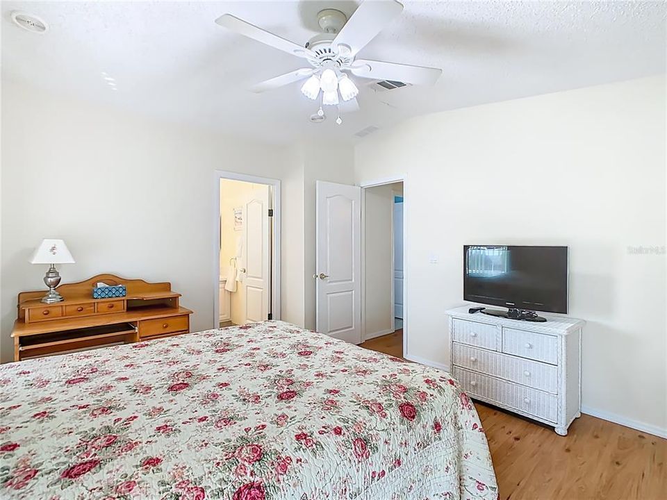 Active With Contract: $245,000 (2 beds, 2 baths, 1104 Square Feet)