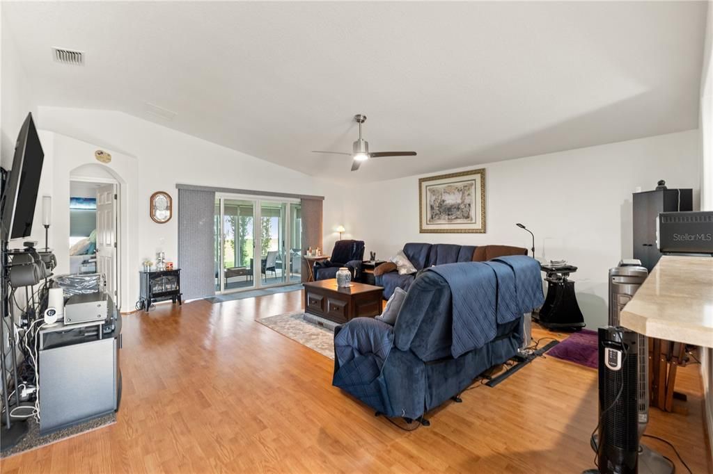 En Venta: $250,000 (3 camas, 2 baños, 1580 Pies cuadrados)