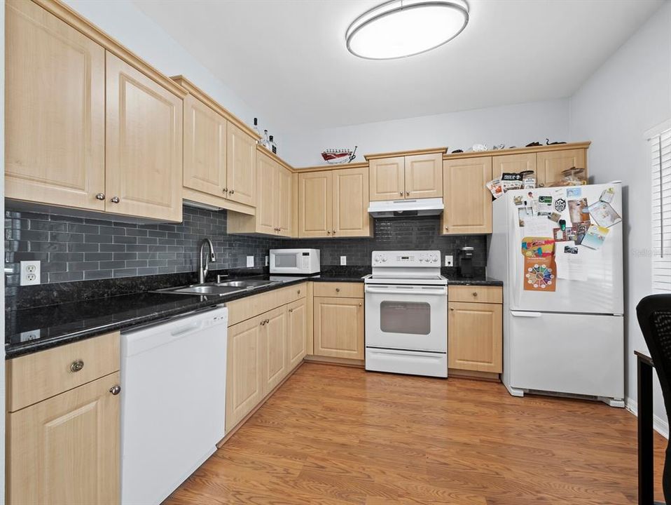 待售: $249,000 (2 贝兹, 2 浴室, 1168 平方英尺)