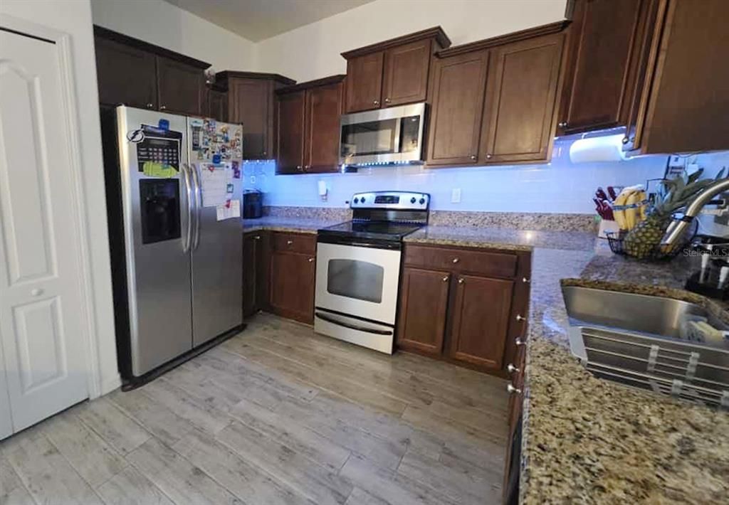 For Sale: $330,000 (3 beds, 2 baths, 1681 Square Feet)