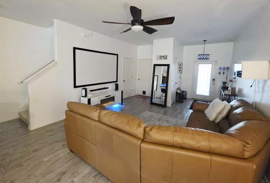 For Sale: $330,000 (3 beds, 2 baths, 1681 Square Feet)