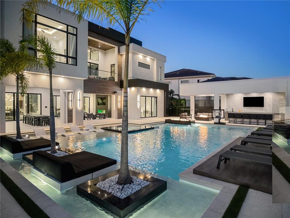 For Sale: $8,250,000 (11 beds, 11 baths, 10436 Square Feet)