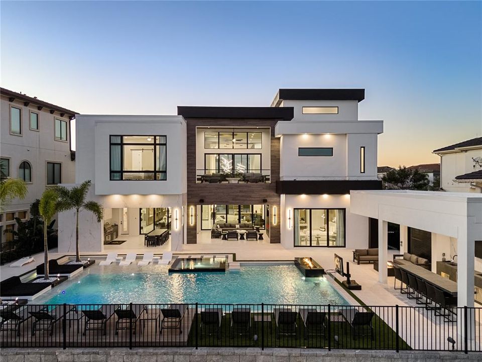 For Sale: $8,250,000 (11 beds, 11 baths, 10436 Square Feet)