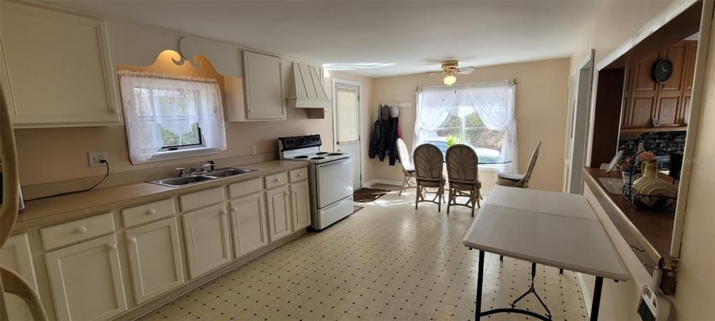 For Sale: $234,900 (3 beds, 2 baths, 1344 Square Feet)