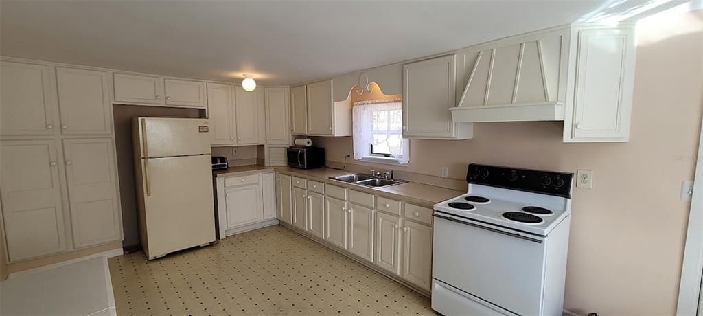 For Sale: $234,900 (3 beds, 2 baths, 1344 Square Feet)