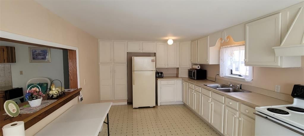 For Sale: $234,900 (3 beds, 2 baths, 1344 Square Feet)