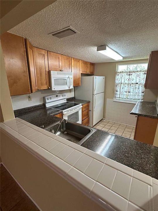 Activo con contrato: $94,900 (2 camas, 2 baños, 954 Pies cuadrados)