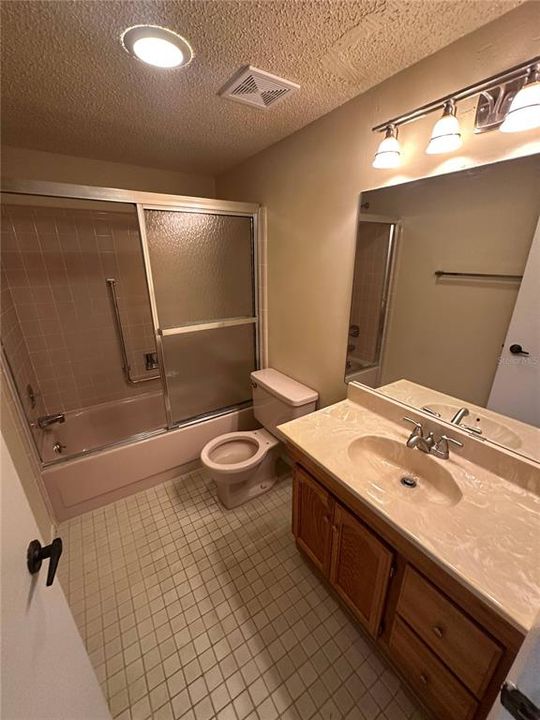 Activo con contrato: $94,900 (2 camas, 2 baños, 954 Pies cuadrados)