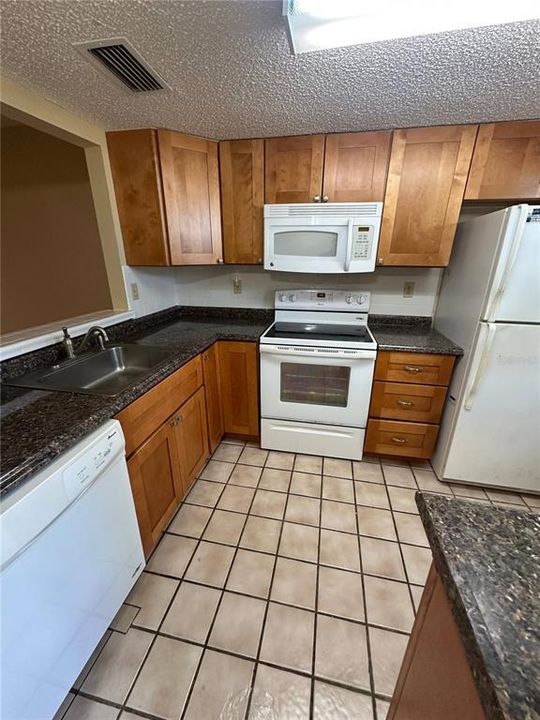 Activo con contrato: $94,900 (2 camas, 2 baños, 954 Pies cuadrados)