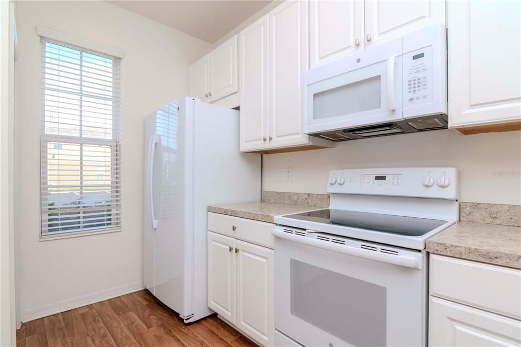 For Sale: $199,000 (2 beds, 2 baths, 1120 Square Feet)