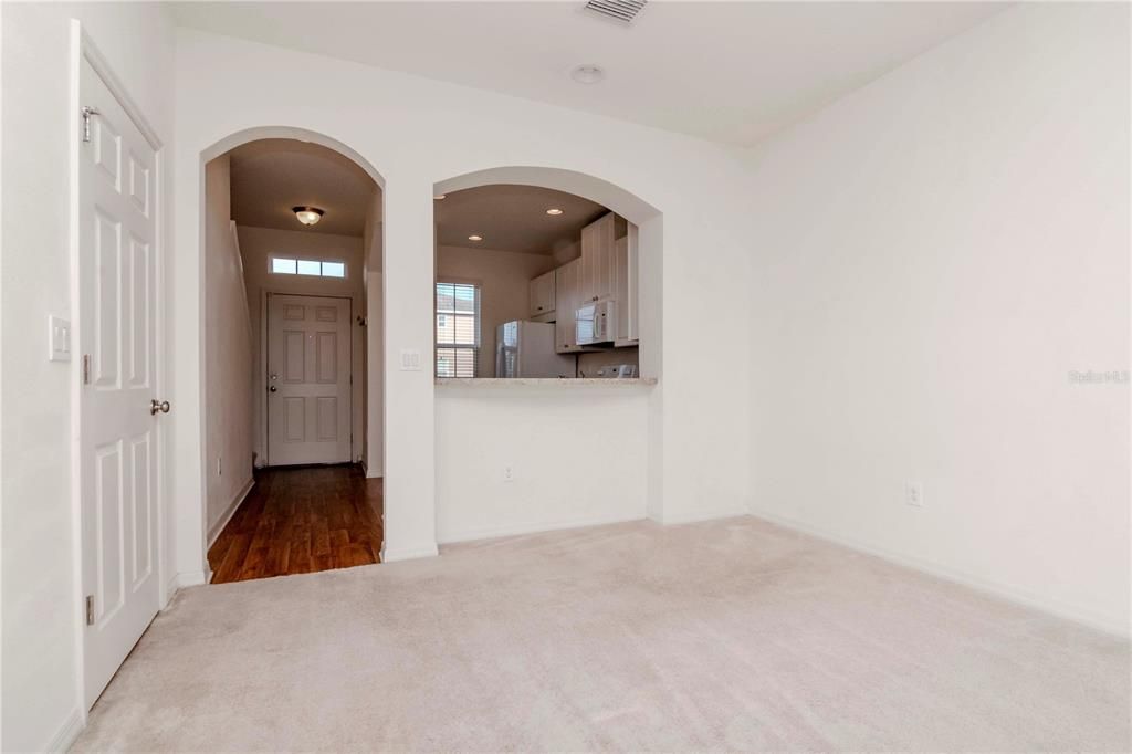 For Sale: $199,000 (2 beds, 2 baths, 1120 Square Feet)