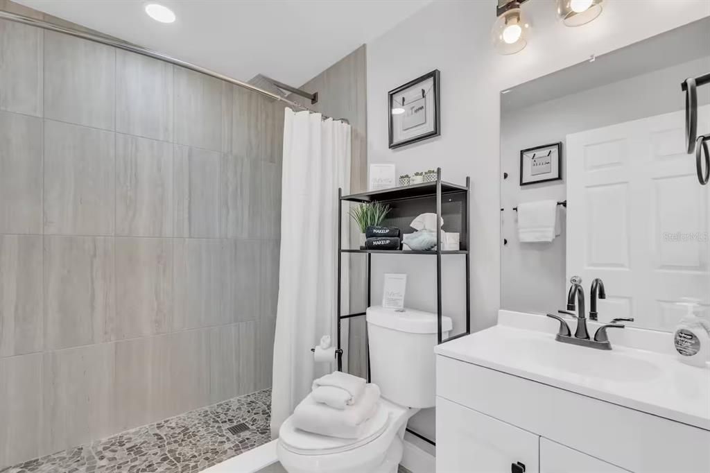 出租: $1,995 (1 贝兹, 1 浴室, 950 平方英尺)