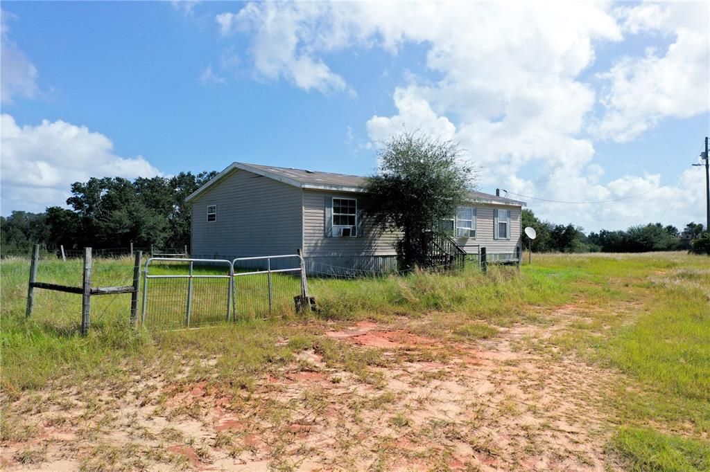For Sale: $215,000 (3 beds, 2 baths, 1232 Square Feet)