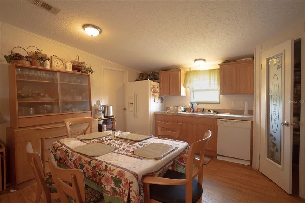 For Sale: $215,000 (3 beds, 2 baths, 1232 Square Feet)