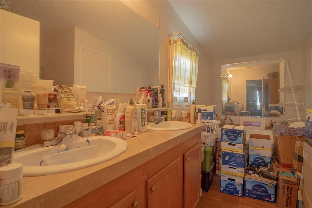 For Sale: $215,000 (3 beds, 2 baths, 1232 Square Feet)