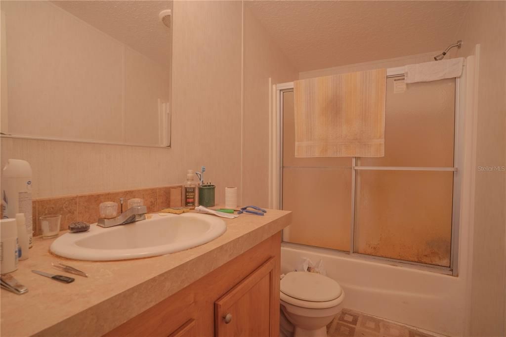 For Sale: $215,000 (3 beds, 2 baths, 1232 Square Feet)