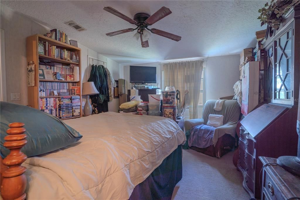 For Sale: $215,000 (3 beds, 2 baths, 1232 Square Feet)