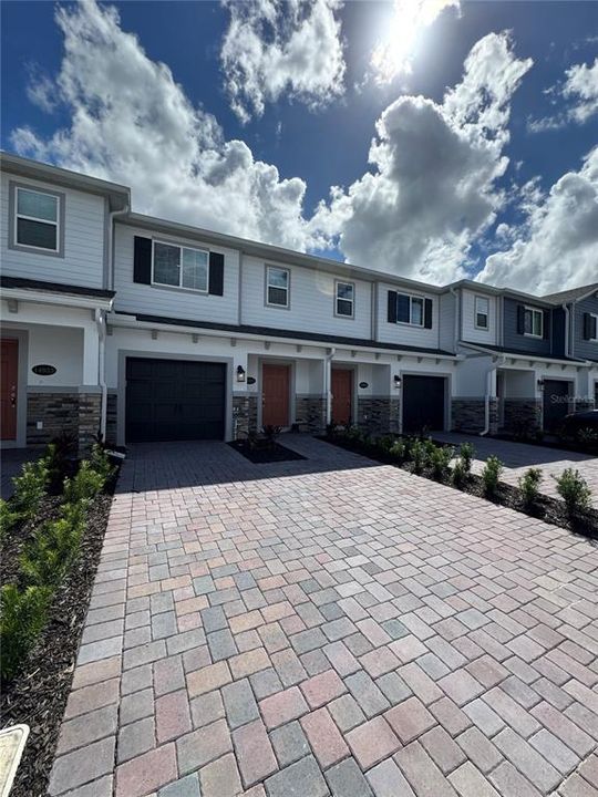 Recently Sold: $398,990 (3 beds, 2 baths, 1379 Square Feet)