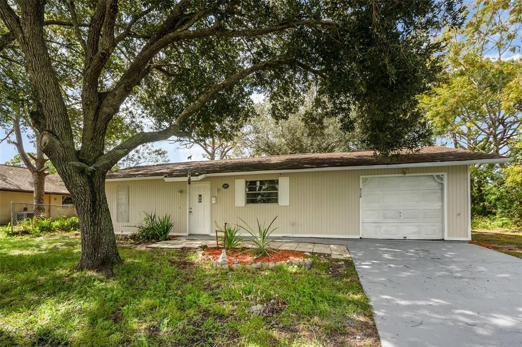 待售: $175,000 (2 贝兹, 1 浴室, 875 平方英尺)