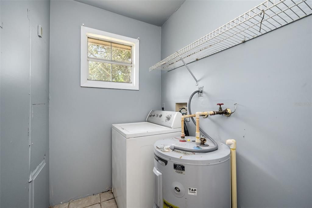 待售: $175,000 (2 贝兹, 1 浴室, 875 平方英尺)