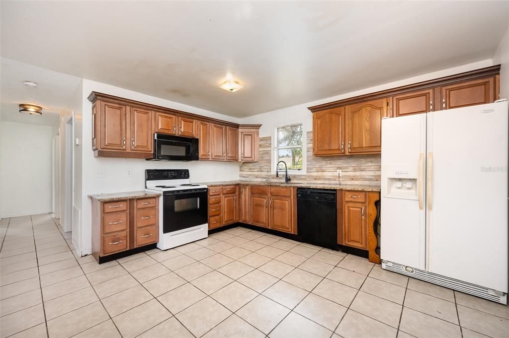 待售: $175,000 (2 贝兹, 1 浴室, 875 平方英尺)