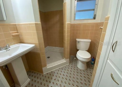 出租: $2,300 (4 贝兹, 3 浴室, 2665 平方英尺)