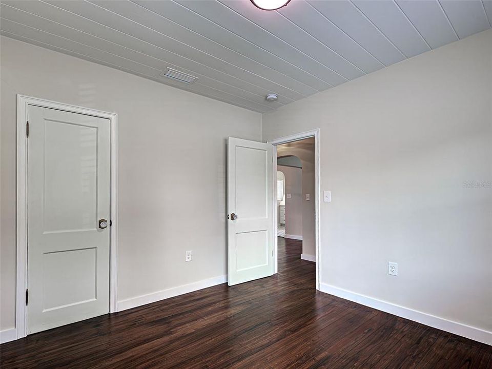 For Sale: $525,000 (2 beds, 1 baths, 837 Square Feet)