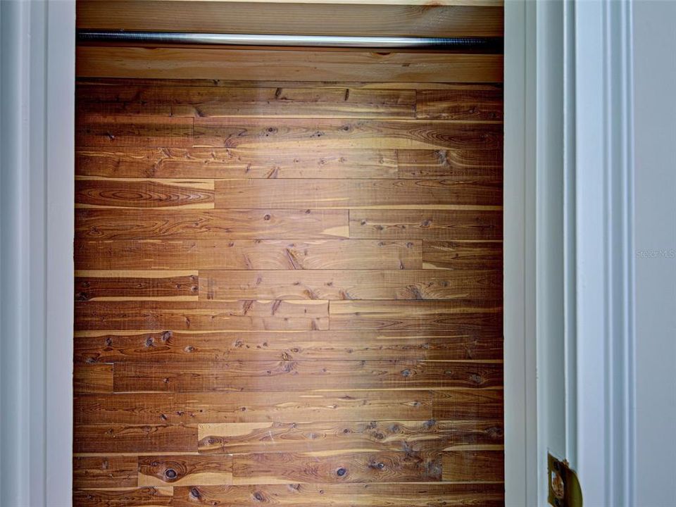 For Sale: $525,000 (2 beds, 1 baths, 837 Square Feet)