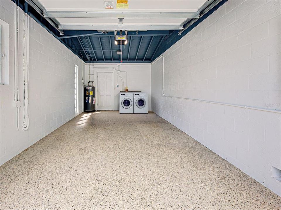 For Sale: $525,000 (2 beds, 1 baths, 837 Square Feet)